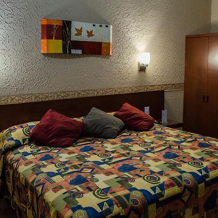 Hotel Posada Regis Γκουανταλαχάρα Εξωτερικό φωτογραφία