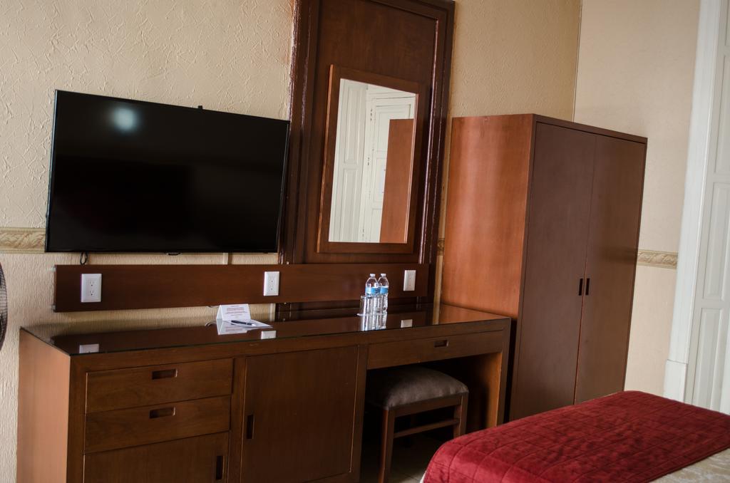 Hotel Posada Regis Γκουανταλαχάρα Εξωτερικό φωτογραφία