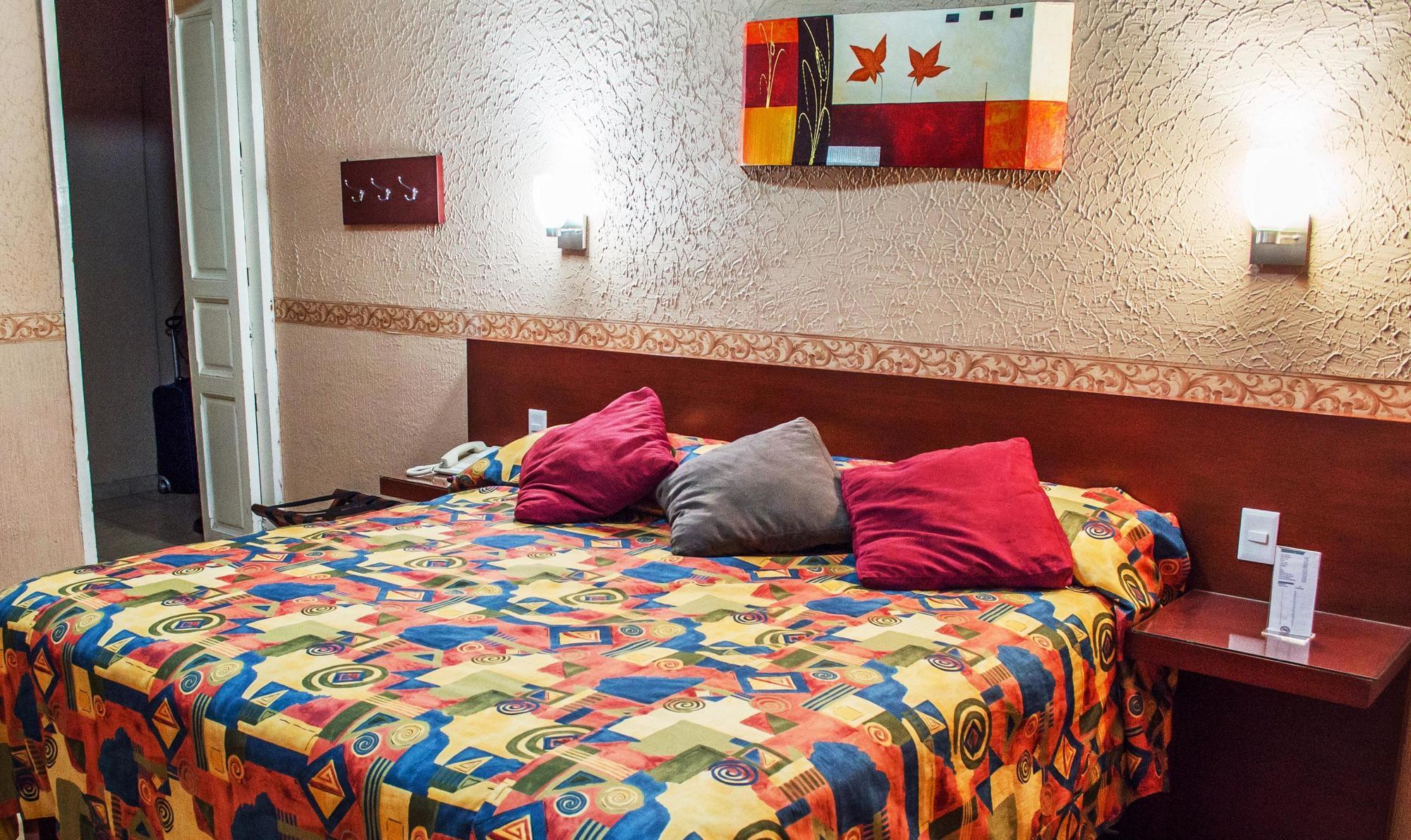 Hotel Posada Regis Γκουανταλαχάρα Εξωτερικό φωτογραφία