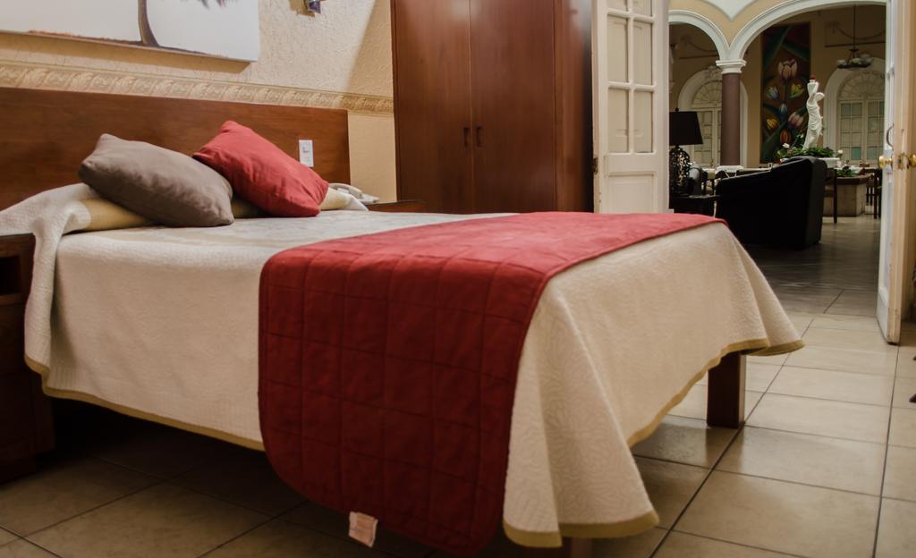 Hotel Posada Regis Γκουανταλαχάρα Εξωτερικό φωτογραφία